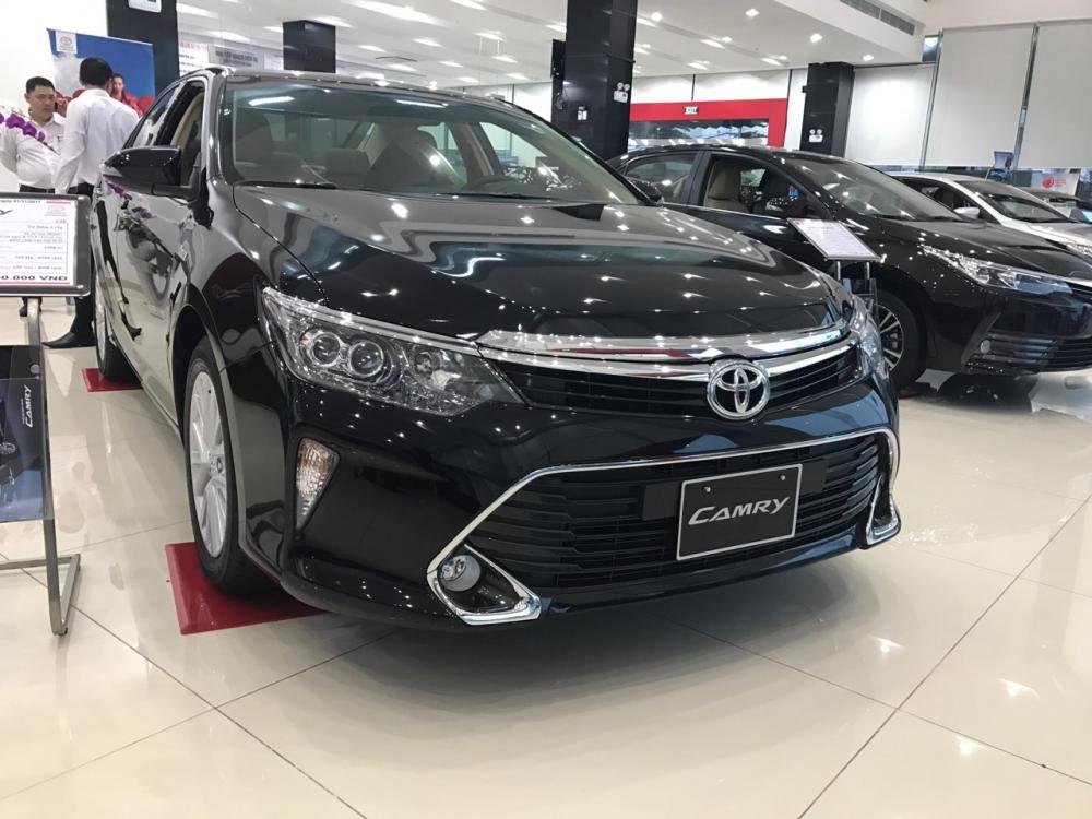 Toyota Camry 2.0E 2018 - Bán Camry 2.0E đủ màu, khuyến mãi đến 45tr