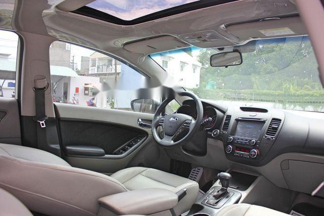 Kia K3 2016 - Cần bán gấp Kia K3 năm 2016, màu trắng, giá tốt