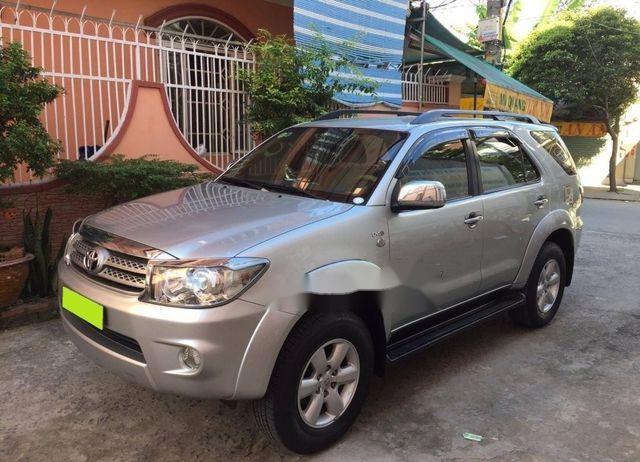 Toyota Fortuner 2011 - Cần bán gấp Toyota Fortuner năm sản xuất 2011