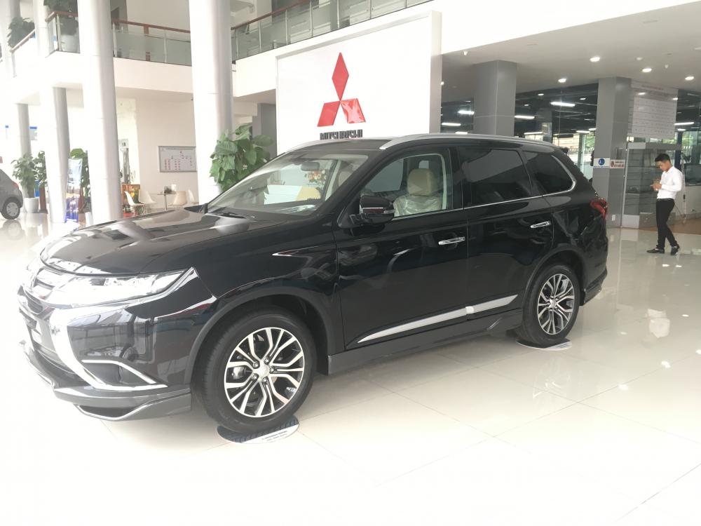 Mitsubishi Outlander 2018 - Bán xe Outlander 2.0 bản đủ, màu đen, hỗ trợ trả góp. LH 0919120195 để có giá tốt nhất