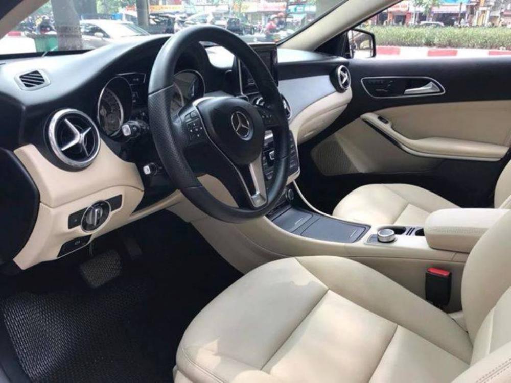 Mercedes-Benz GLA-Class GLA200 2015 - Bán Mercedes GLA200 sản xuất 2015 màu đen, nội thất kem, biển Hà Nội