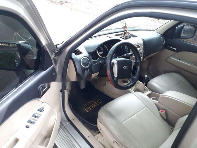 Ford Everest 2010 - Cần bán xe Ford Everest đời 2010, màu bạc còn mới, giá tốt