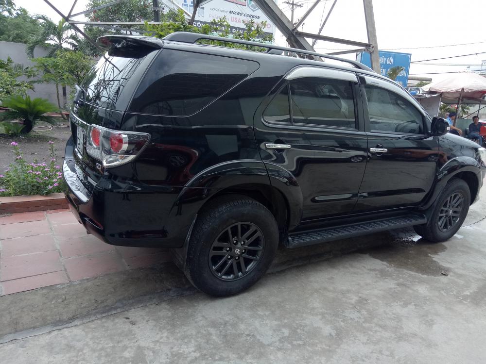 Toyota Fortuner 2015 - Cần bán gấp Toyota Fortuner đời 2015, màu đen, ít sử dụng, giá chỉ 848 triệu