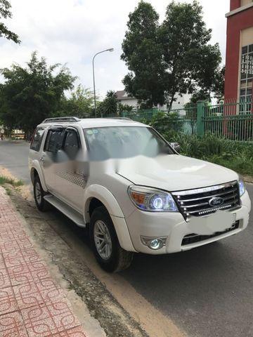 Ford Everest  MT 2009 - Cần bán lại xe Ford Everest MT sản xuất năm 2009, màu trắng xe gia đình