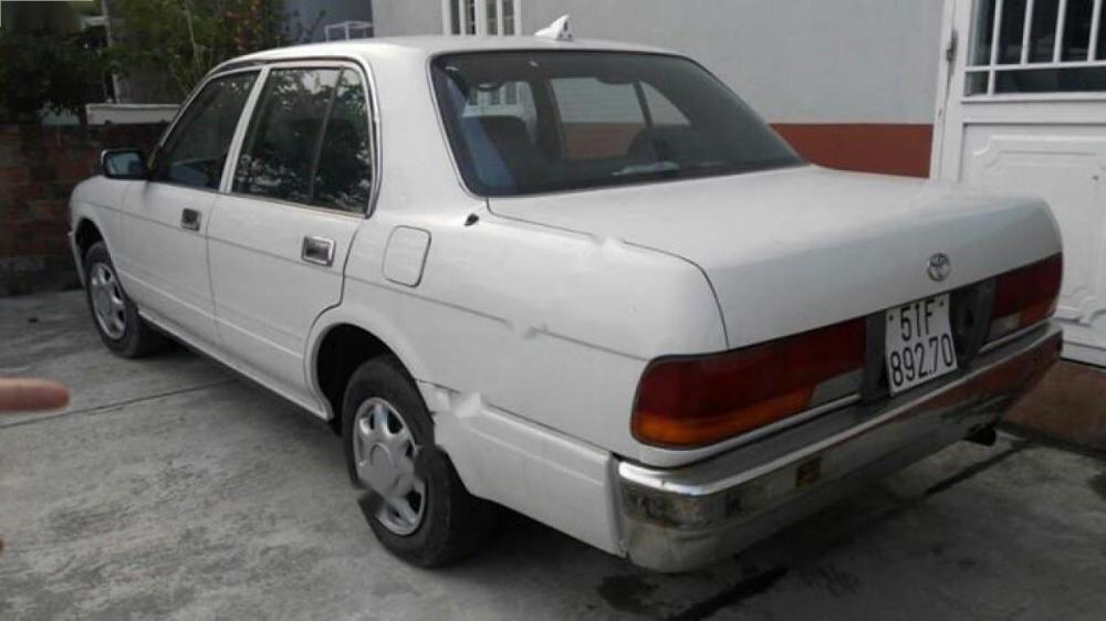 Toyota Crown 2.4 MT 1993 - Bán Toyota Crown 2.4 MT năm 1993, màu trắng, xe nhập chính chủ, giá tốt