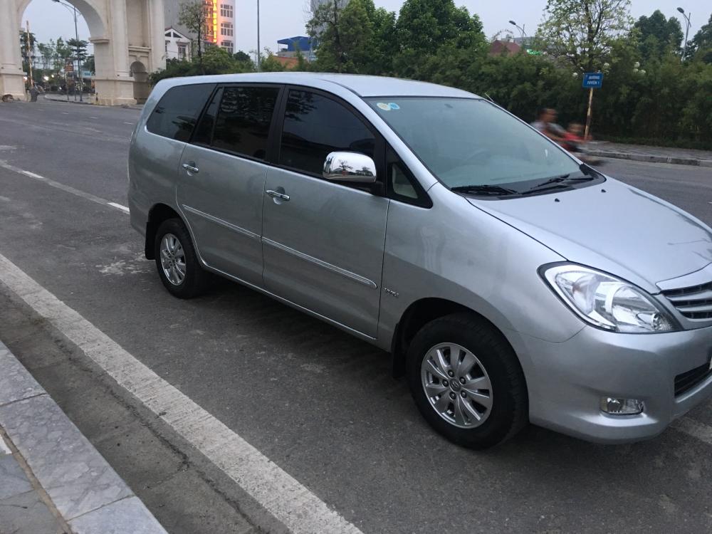 Toyota Innova G 2011 - Bán ô tô Toyota Innova G sản xuất 2011, màu bạc, chính chủ từ đầu LH: 0931758937