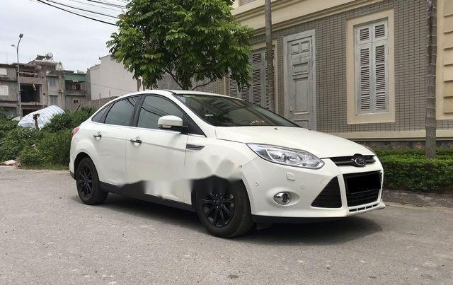 Ford Focus 2.0 Titanium  2014 - Bán Ford Focus 2.0 Titanium năm 2014, màu trắng giá cạnh tranh