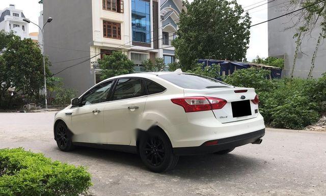 Ford Focus 2.0 Titanium  2014 - Bán Ford Focus 2.0 Titanium năm 2014, màu trắng giá cạnh tranh