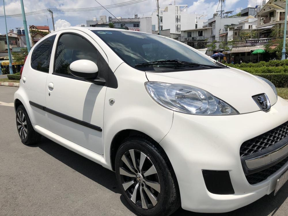 Peugeot 107 2011 - Bán Peugeot 107 nhập mới 2011, số tự động 6 cấp, 4 túi khí an toàn, nội thất xám