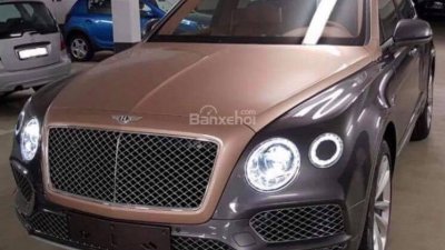 Bentley Bentayga 2018 - Bán xe Bentley Bentayga 4.0L sản xuất năm 2018, màu vàng cát và xám tôn, xe nhập Mỹ