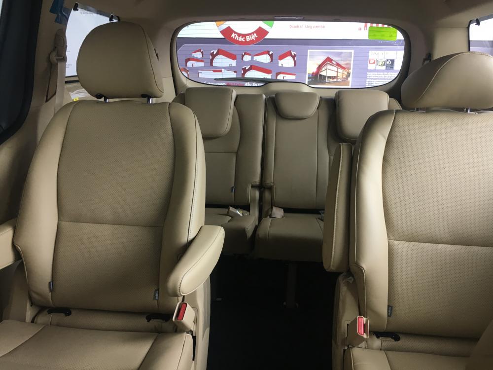 Kia Sedona 2.2L DAT 2018 - Chỉ 300 triệu có ngay Kia Sedona 7 chỗ sang trọng và tiện nghi