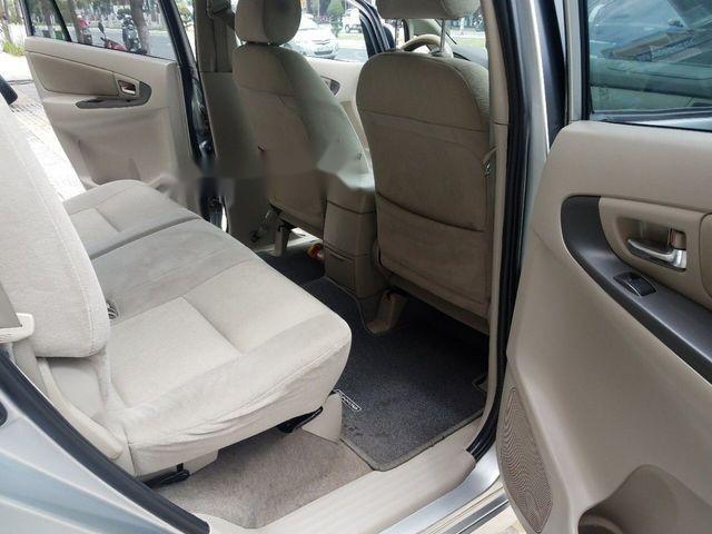 Toyota Innova 2.0E 2015 - Bán Toyota Innova 2.0E đời 2015, màu bạc, giá tốt