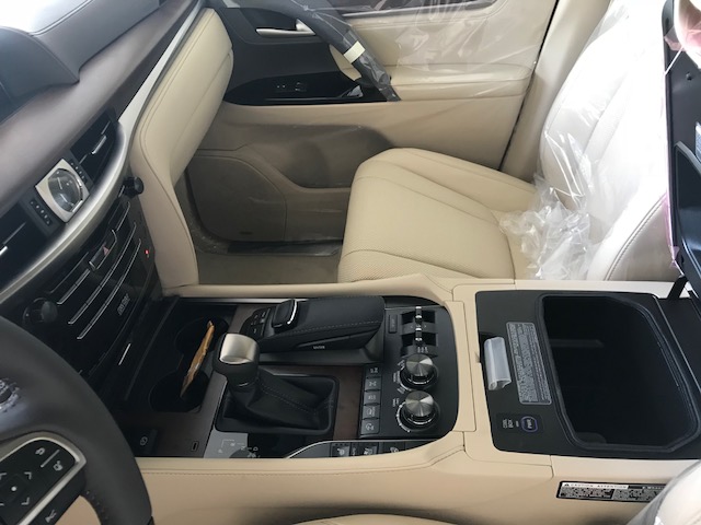 Lexus LX5700 2018 - Cần bán xe Lexus LX5700 2018, màu vàng, nhập khẩu Mỹ