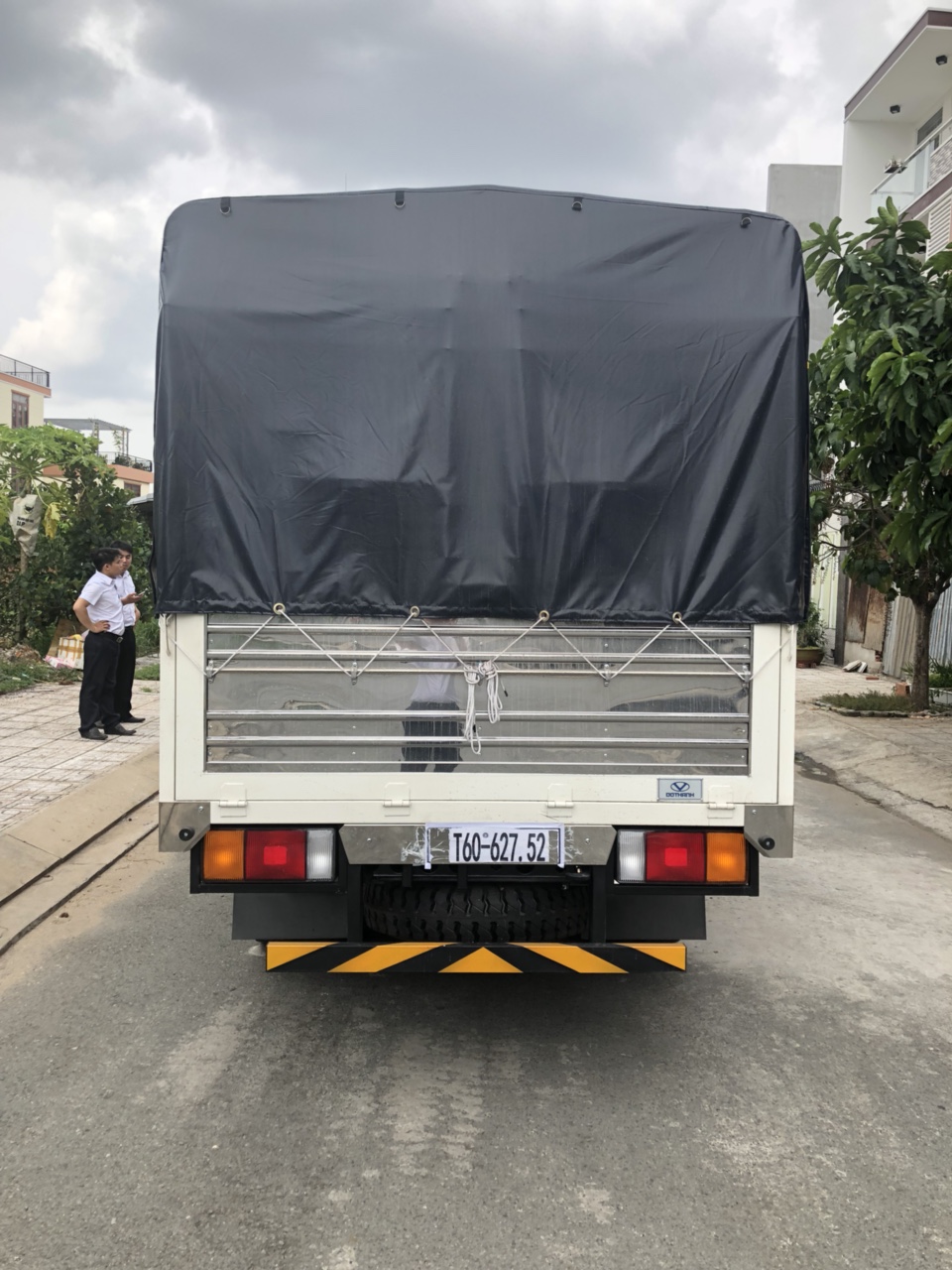 Xe tải 1,5 tấn - dưới 2,5 tấn 2018 - Xe tải IZ49 thùng dài 4,3met có xe giao ngay