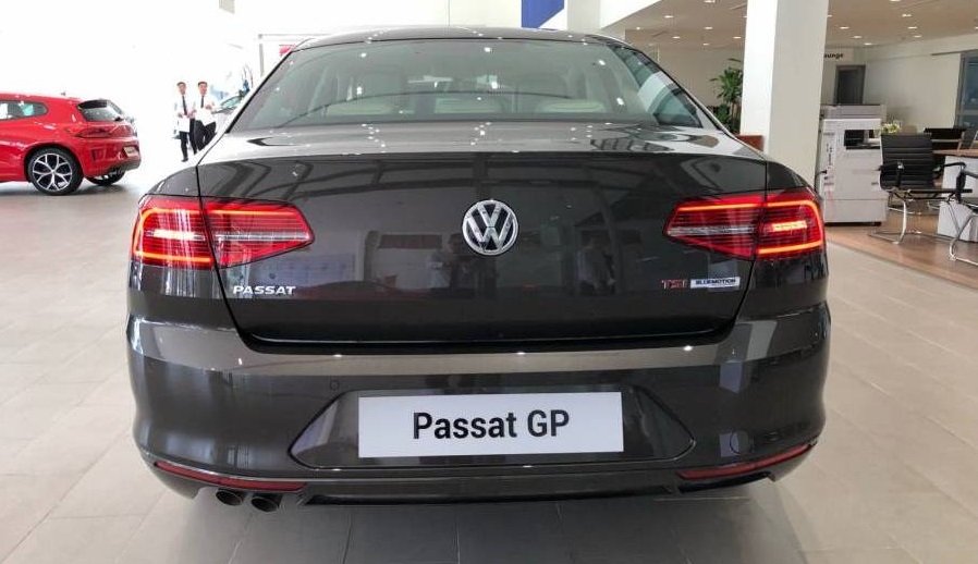 Volkswagen Passat GP 2017 - Bán Passat GP màu nâu, nhập khẩu Đức, giao xe ngay hỗ trợ vay 80%, Volkswagen Đà Nẵng