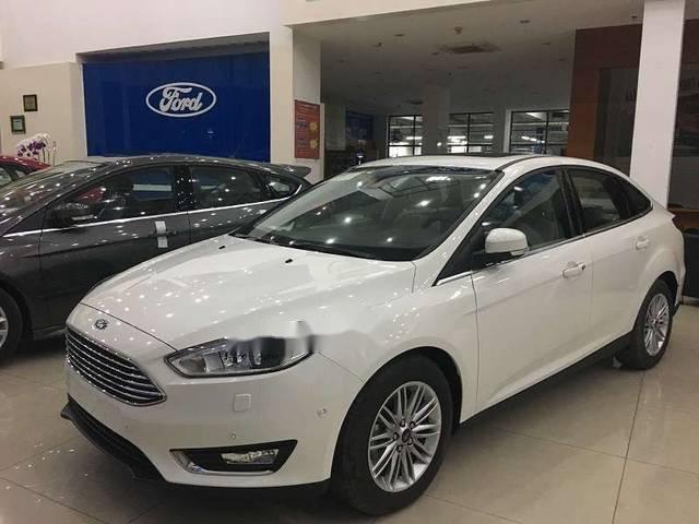 Ford Focus    2018 - Bán Ford Focus đời 2018, màu trắng giá cạnh tranh