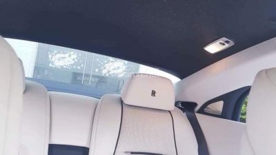 Rolls-Royce Wraith 2016 - Cần bán gấp Rolls-Royce Wraith sản xuất 2016, màu trắng xe nhập