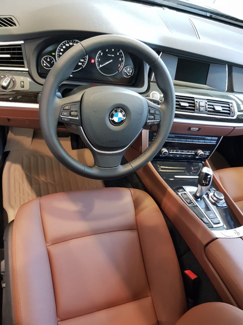 BMW 1 Mới  5 2.0 Turbo Gran Turismo 208 2018 - Xe Mới BMW 5 2.0 Turbo Gran Turismo 2018