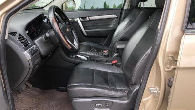 Chevrolet Captiva Revv 2.4AT 2016 - Bán Chevrolet Captiva Revv 2.4AT màu vàng cát, số tự động, sản xuất 2016, full options