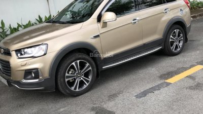 Chevrolet Captiva Revv 2.4AT 2016 - Bán Chevrolet Captiva Revv 2.4AT màu vàng cát, số tự động, sản xuất 2016, full options