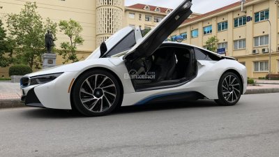 BMW i8 2014 - Bán BMW i8 model 2015, màu trắng, nhập khẩu, xe 1 chủ, cực đẹp