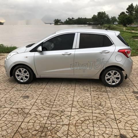 Hyundai Grand i10 2015 - Cần bán gấp Hyundai Grand i10 năm 2015, màu bạc chính chủ