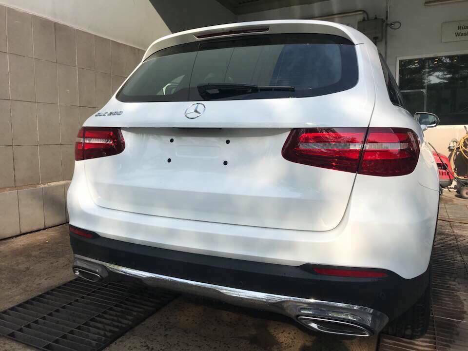 Mercedes-Benz GLC-Class 2018 - Mua xe GLC mới năm 2018 màu trắng, khuyến mại cực khủng