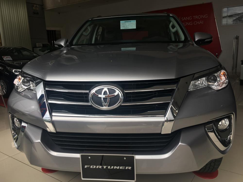 Toyota Fortuner 2.7V 4x2 AT 2018 - Cần bán rất gấp Toyota Fortuner 2.7V 4x2 AT sản xuất 2018, màu xám bạc, nhập khẩu