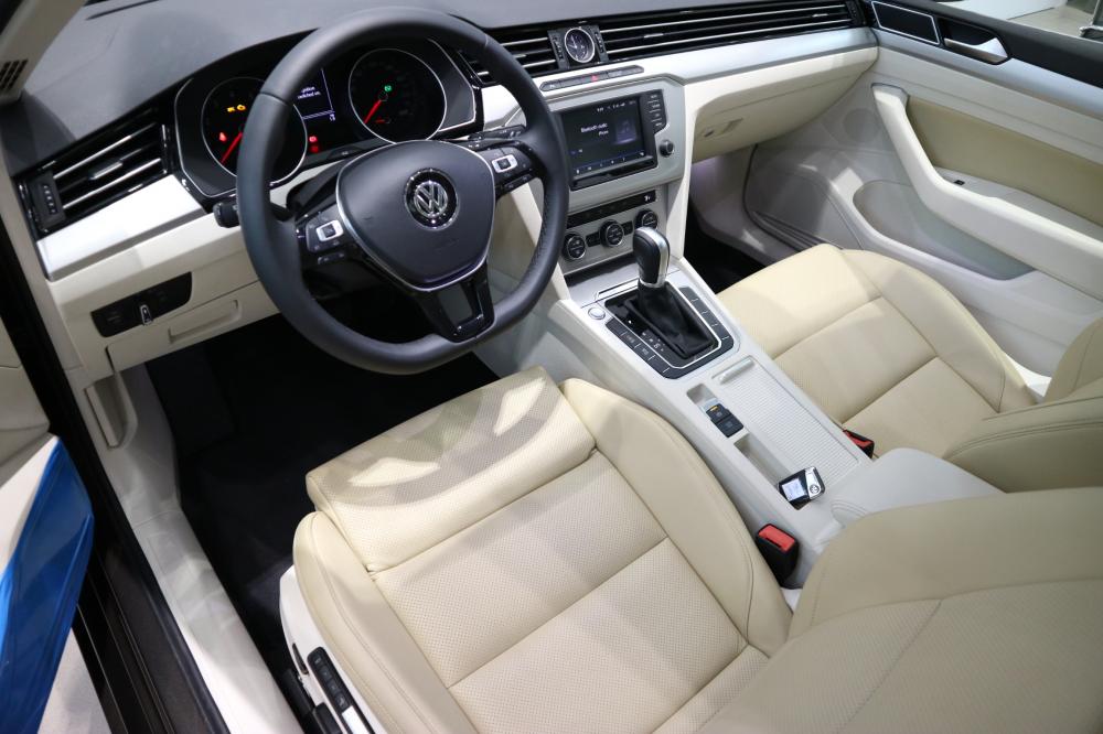 Volkswagen Passat Bluemotion 2018 - Volkswagen Passat Bluemotion đời 2018, nhập khẩu xe giao ngay tại Volkswagen Sai Gon