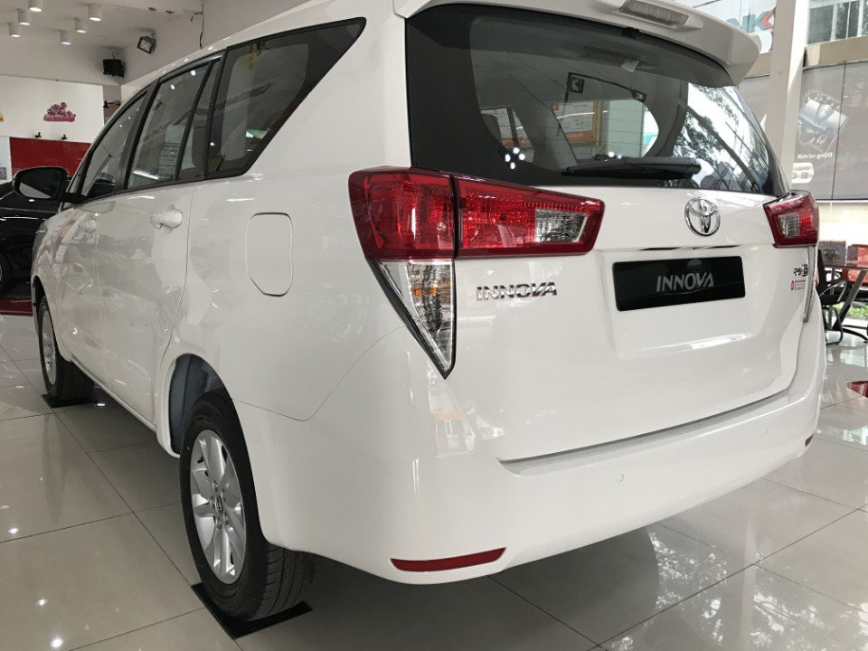 Toyota Innova 2.0E 2018 - Bán Toyota Innova đời 2018, đủ màu, giao ngay, trả trước 170tr nhận xe, hỗ trợ trả góp lãi suất 0.33%