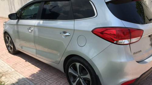 Kia Rondo   1.7l AT  2015 - Cần bán xe Kia Rondo 1.7l AT đời 2015, màu bạc 