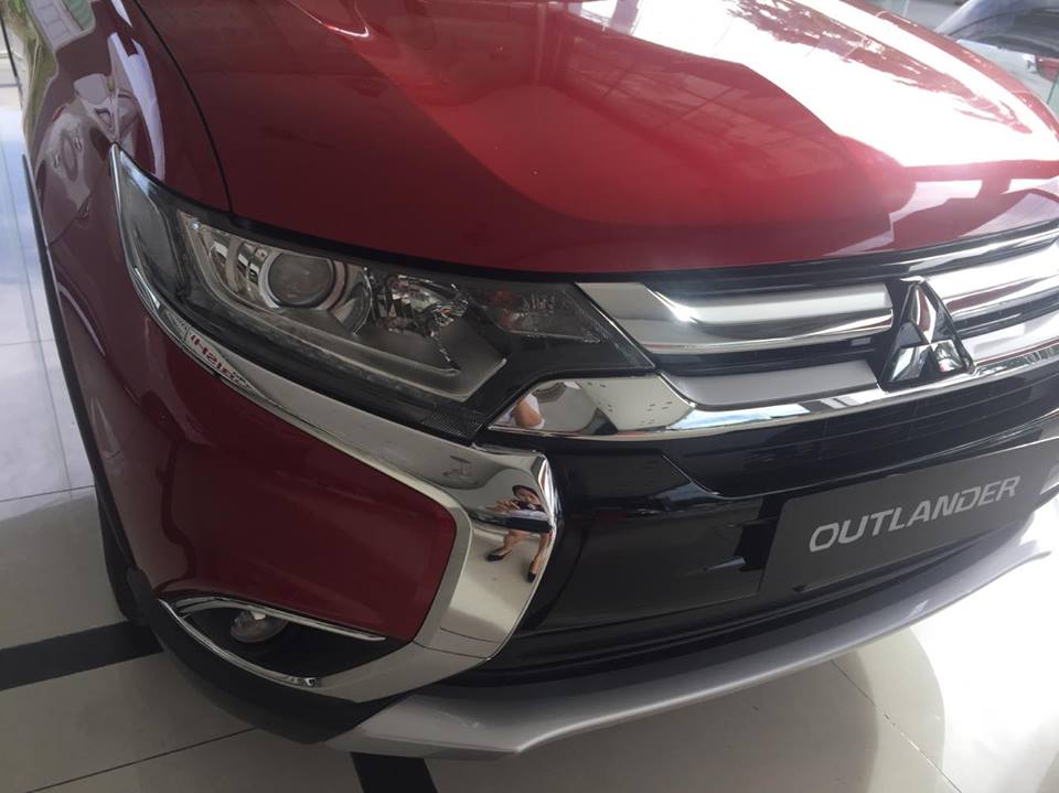 Mitsubishi Outlander 2018 - Mitsubishi Outlander tặng bảo hiểm vật chất ngay khi kí hợp đồng