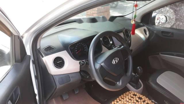 Hyundai Grand i10 2015 - Bán Hyundai Grand i10 sản xuất năm 2015, màu bạc, nhập khẩu nguyên chiếc xe gia đình, giá 335tr