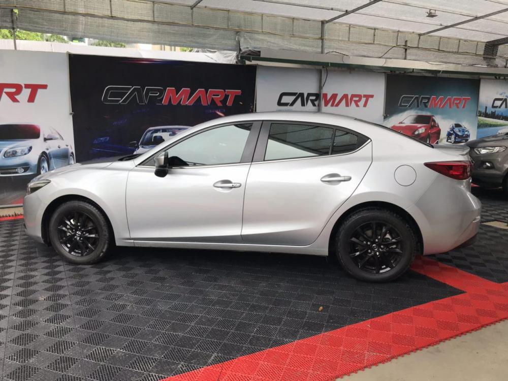 Mazda 3 Facelift 2017 - Cần bán Mazda 3 Facelift đời 2017, màu bạc, 688tr