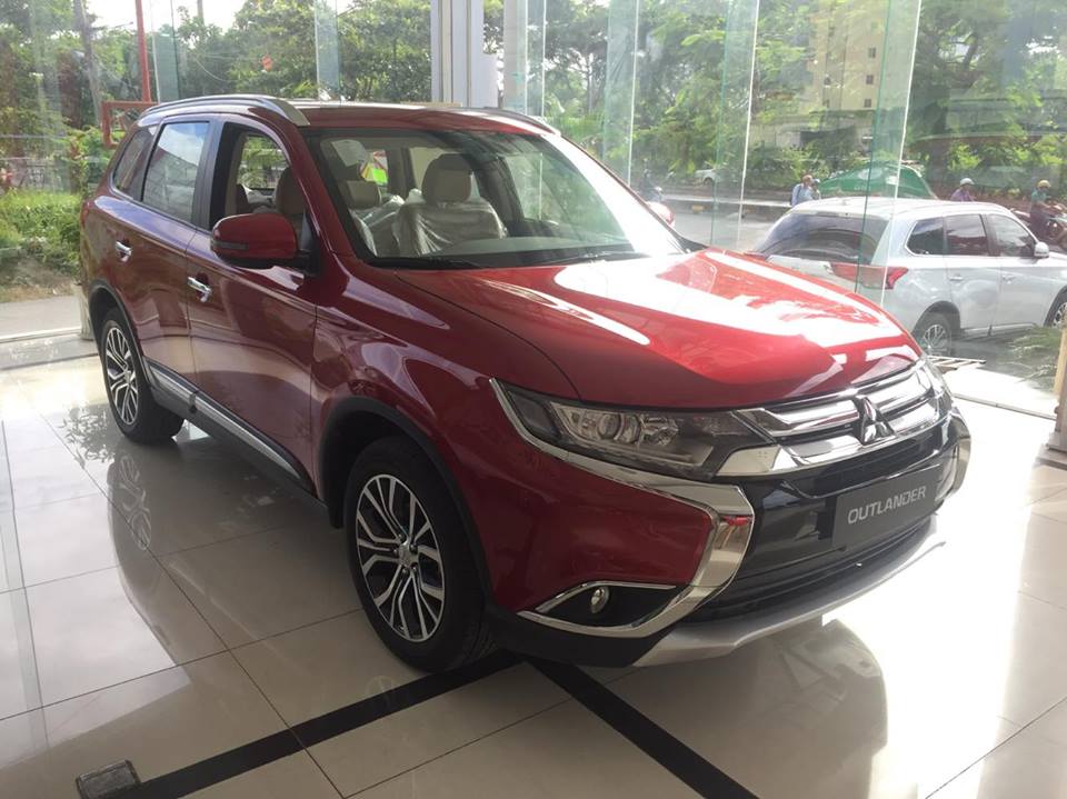 Mitsubishi Outlander 2018 - Mitsubishi Outlander tặng bảo hiểm vật chất ngay khi kí hợp đồng