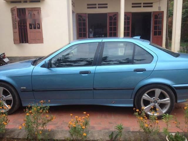 BMW 3 Series  320i 1998 - Bán xe BMW 3 Series 320i đời 1998, màu xanh lam, 200 triệu