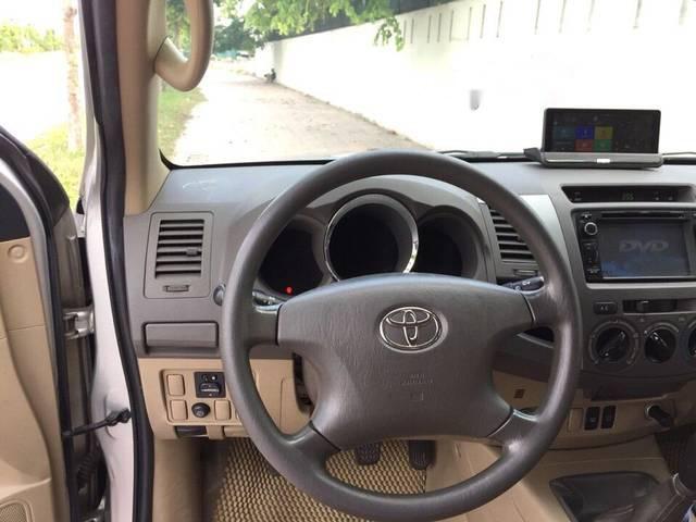 Toyota Fortuner 2010 - Bán Toyota Fortuner đời 2010, màu bạc  