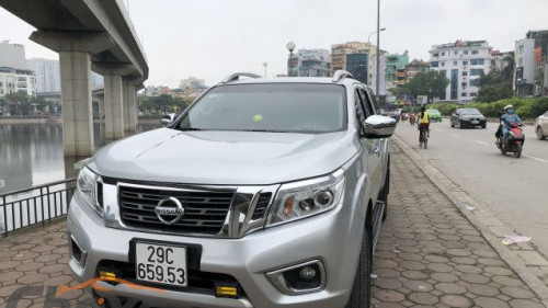 Nissan Navara  2.5 AT  2015 - Cần bán gấp Nissan Navara 2.5 AT năm 2015, màu bạc  