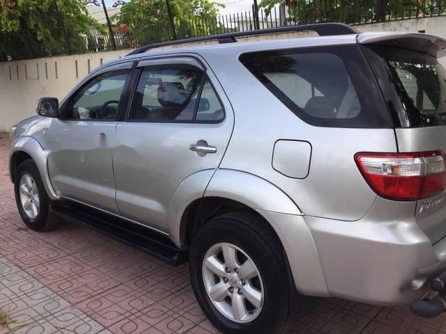 Toyota Fortuner 2010 - Bán Toyota Fortuner đời 2010, màu bạc  