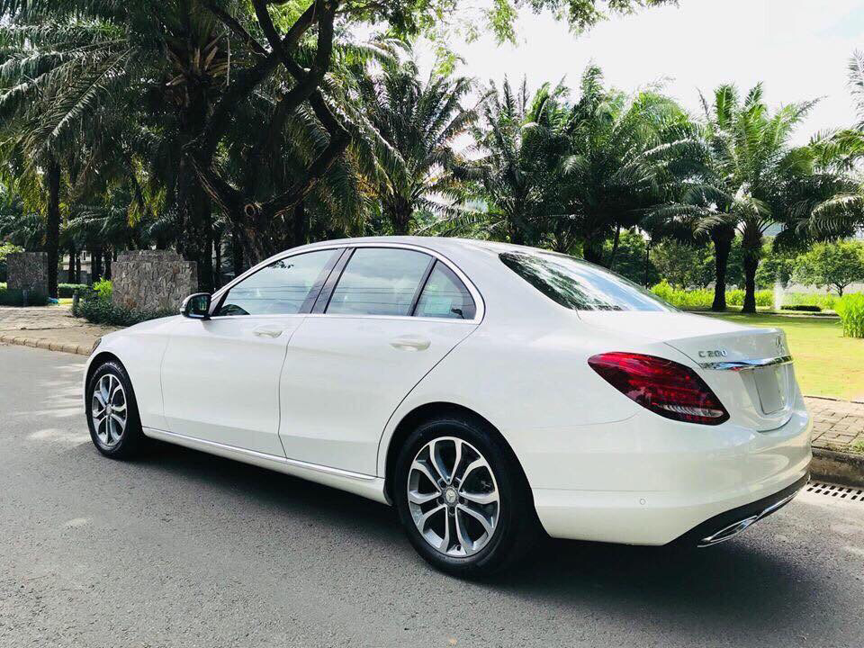 Mercedes-Benz C class C200 2016 - Bán xe Mercedes-Benz C class năm 2016 màu trắng, mới đi 40km