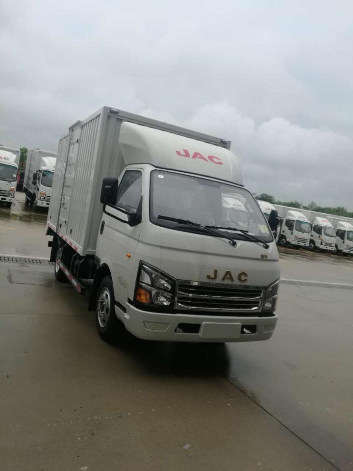 Xe tải 1 tấn - dưới 1,5 tấn 2018 - Bán xe tải Jac X5 990kg euro 4, đẹp như xe con, bh 3 năm/100.000km