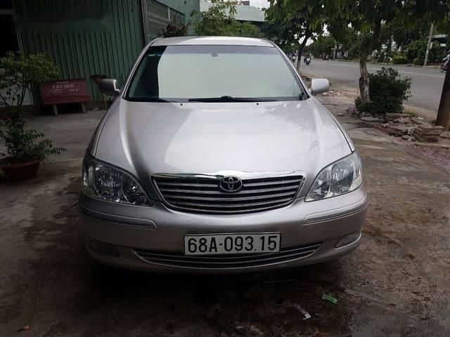 Toyota Camry   2002 - Cần bán xe Toyota Camry đời 2002, màu bạc xe gia đình