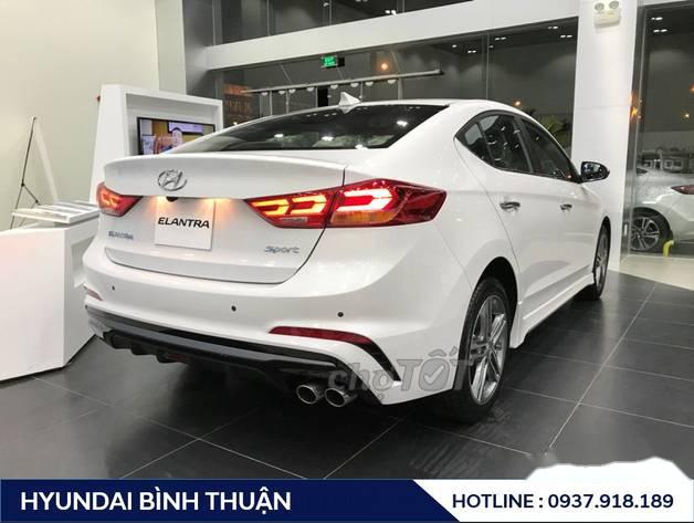 Hyundai Elantra  Sport 2018 - Bán Hyundai Elantra Sport năm 2018, màu trắng