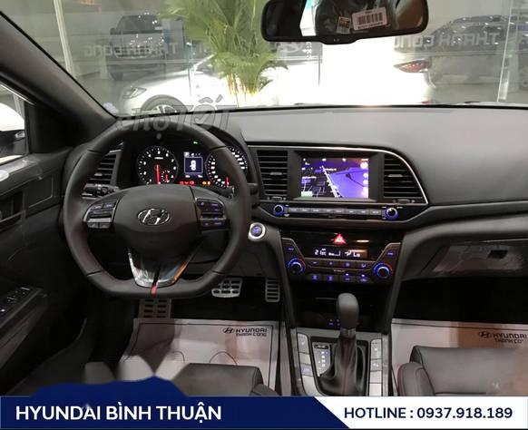 Hyundai Elantra  Sport 2018 - Bán Hyundai Elantra Sport năm 2018, màu trắng