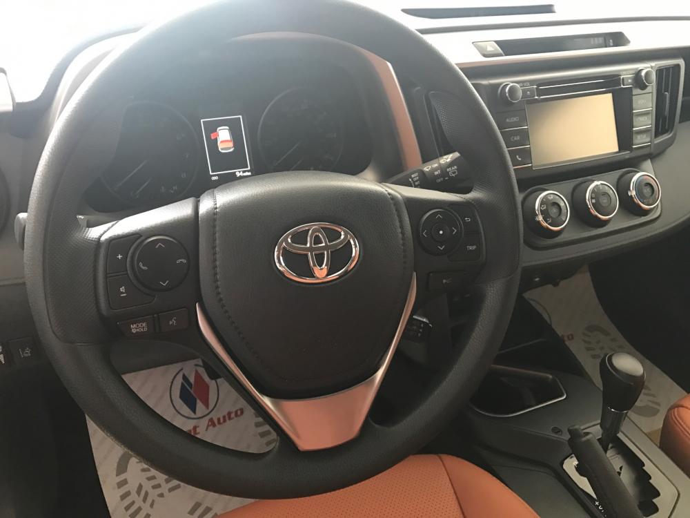 Toyota RAV4 LE 2017 - Bán Toyota RAV4 LE xuất Mỹ sản xuất 2017, đăng ký 2018, xe chạy chưa tới 5000Km