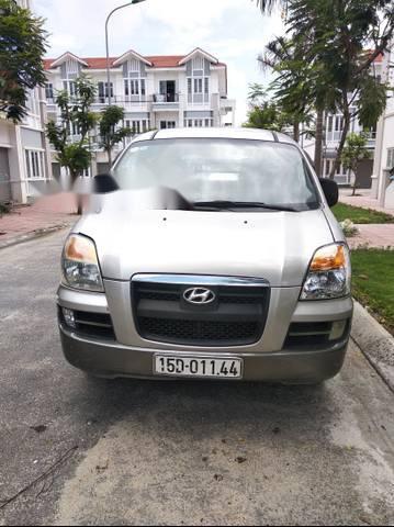 Hyundai Starex 2004 - Bán Hyundai Starex sản xuất 2004, màu bạc, 225tr