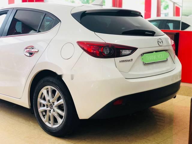 Mazda 3 1.5AT 2015 - Bán ô tô Mazda 3 1.5AT 2015, màu trắng xe gia đình, giá tốt