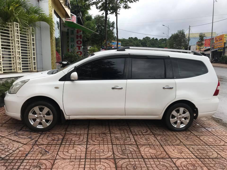 Nissan Livina 1.8MT 2010 - Bán Nissan Livina 1.8MT 2010, xe gia đình 7 chỗ