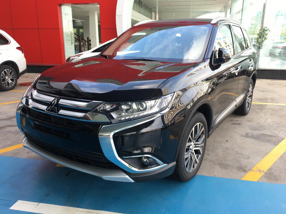 Mitsubishi Outlander 2018 - Bán Mitsubishi Outlander 2.0 bản tiêu chuẩn, số tự động, lắp ráp trong nước, giá chỉ từ 808 triệu, LH 0919120195