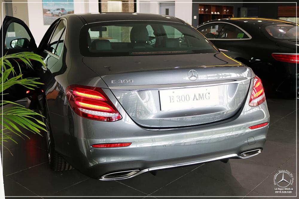 Mercedes-Benz E class E300 2018 - Mercedes-Benz E300 AMG Model 2020 -Hỗ trợ ngân hàng 80%, đưa trước 899 triệu nhận xe, LH: 0919 528 520